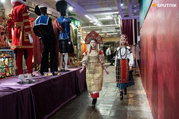 کاکوشنیک و لباس روسی: نمای مدرن لباس ملی روسی - اسپوتنیک ایران  