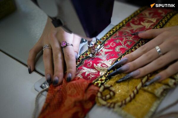 کاکوشنیک و لباس روسی: نمای مدرن لباس ملی روسی - اسپوتنیک ایران  