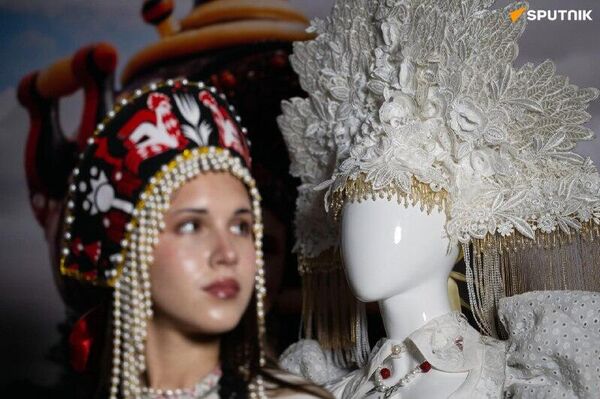 کاکوشنیک و لباس روسی: نمای مدرن لباس ملی روسی - اسپوتنیک ایران  