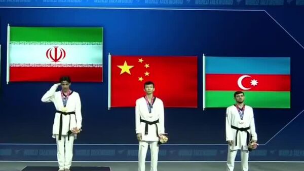 سلام نظامی ابوالفضل زندی، تکواندوکار ایرانی، پس از کسب مدال طلا در مسابقات جهانی تکواندو در ووشی چین - اسپوتنیک ایران  