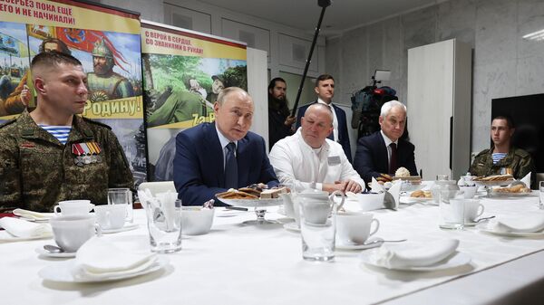 دیدار پوتین با نظامیان - اسپوتنیک ایران  