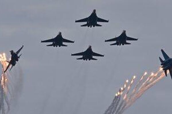 تیم آکروباتیک شوالیه‌های روسی با نمایش‌های بی‌نظیر خود در نمایشگاه هوایی نانچانگ 2025، توجه همگان را به خود جلب کردند - اسپوتنیک ایران  