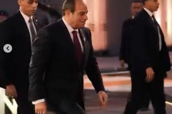 لحظه ورود عبدالفتاح السیسی، رئیس جمهور مصر، برای مراسم افتتاحیه موزه بزرگ مصر - اسپوتنیک ایران  