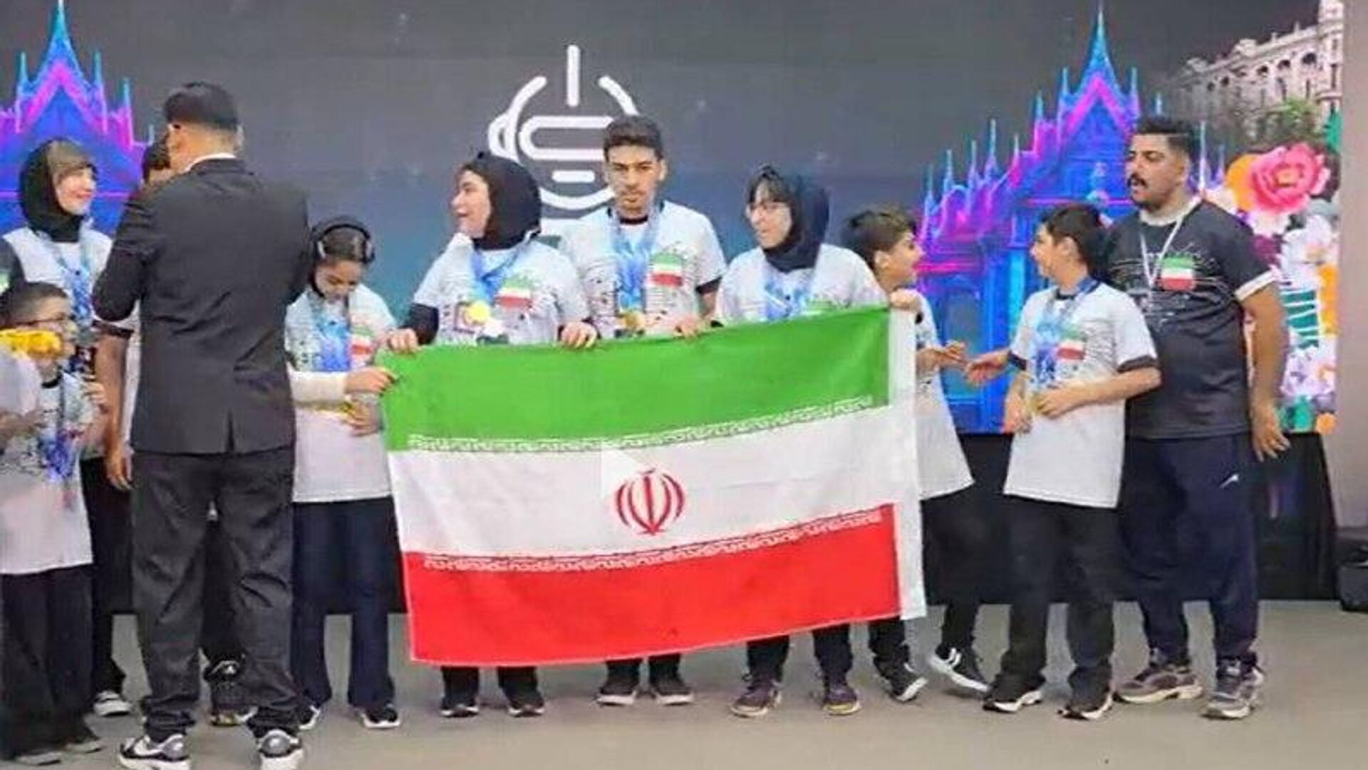 قهرمانی تیم رباتیک دانش آموزی ایران در آسیا قهرمانی تیم رباتیک دانش آموزی ایران در آسیا - اسپوتنیک ایران , 1920, 02.11.2025