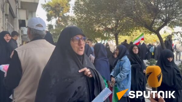 ویدئوی ارسالی دیگر خبرنگار ما از راهپیمایی روز 13 آبان در تهران - اسپوتنیک ایران  