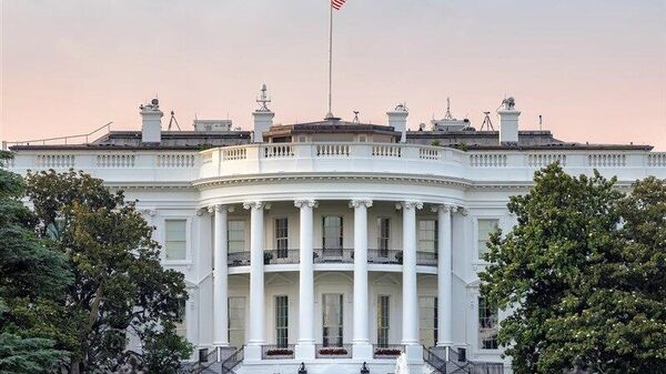 کاخ سفید: در صورت غیرقانونی اعلام شدن تعرفه ها، طرح جایگزین خواهیم داشت - اسپوتنیک ایران  