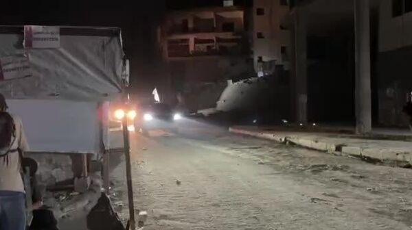 گردان‌های القسام، شاخه نظامی جنبش حماس، جسد یک اسیر اسرائیلی را در شهر غزه تحویل می‌دهند - اسپوتنیک ایران  