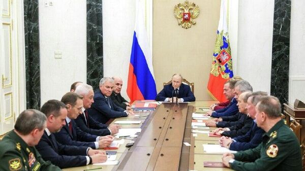 پوتین جلسه‌ عملیاتی با اعضای شورای امنیت روسیه برگزار کرد - اسپوتنیک ایران  