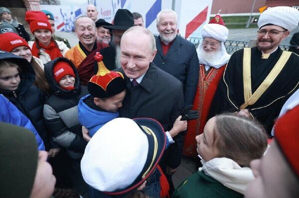 چشمگیرترین رویدادهای هفته از نگاه تصویر طی 1 تا 7 نوامبر چشمگیرترین رویدادهای هفته از نگاه تصویر طی 1 تا 7 نوامبر - اسپوتنیک ایران