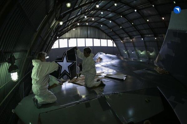 طراحی ستارهها روی بدنه سوخو-57 طراحی ستارهها روی بدنه سوخو-57 - اسپوتنیک ایران