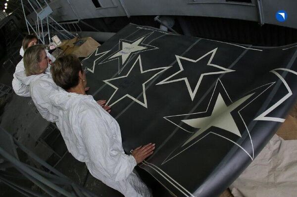 طراحی ستارهها روی بدنه سوخو-57 طراحی ستارهها روی بدنه سوخو-57 - اسپوتنیک ایران