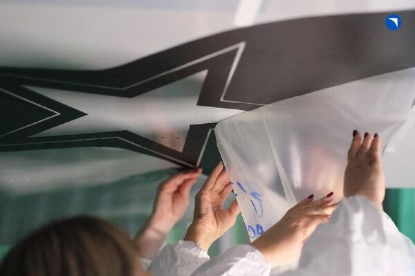 طراحی ستارهها روی بدنه سوخو-57 طراحی ستارهها روی بدنه سوخو-57 - اسپوتنیک ایران