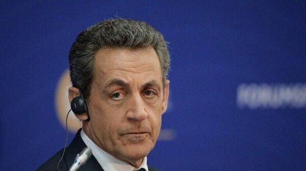 رسانه فرانسوی اعلام کرد که خودروی سارکوزی پس از تصمیم دادگاه تجدیدنظر مبنی بر آزادی او تحت نظارت قضایی، محوطه زندان را ترک کرد - اسپوتنیک ایران  