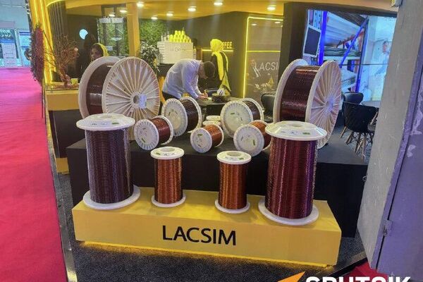 گزارش تصویری از بیست و پنجمین نمایشگاه بین‌المللی صنعت برق و انرژی‌های تجدیدپذیر - اسپوتنیک ایران  