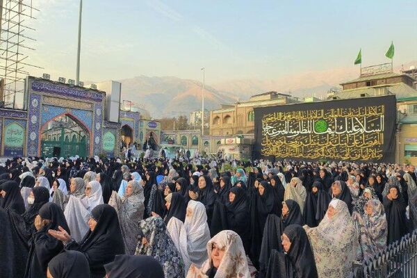 ساکنان تهران در بحبوحه بحران آب ناشی از خشکسالی چند ساله، نماز برای طلب باران برگزار کردند - اسپوتنیک ایران  