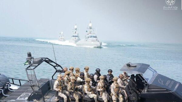 وزارت دفاع عربستان سعودی تصاویری از رزمایش موج سرخ 8 را منتشر کرده است که در آن چندین کشور شرکت داشتند و هدف آن حفاظت از مسیرهای دریایی بود - اسپوتنیک ایران  