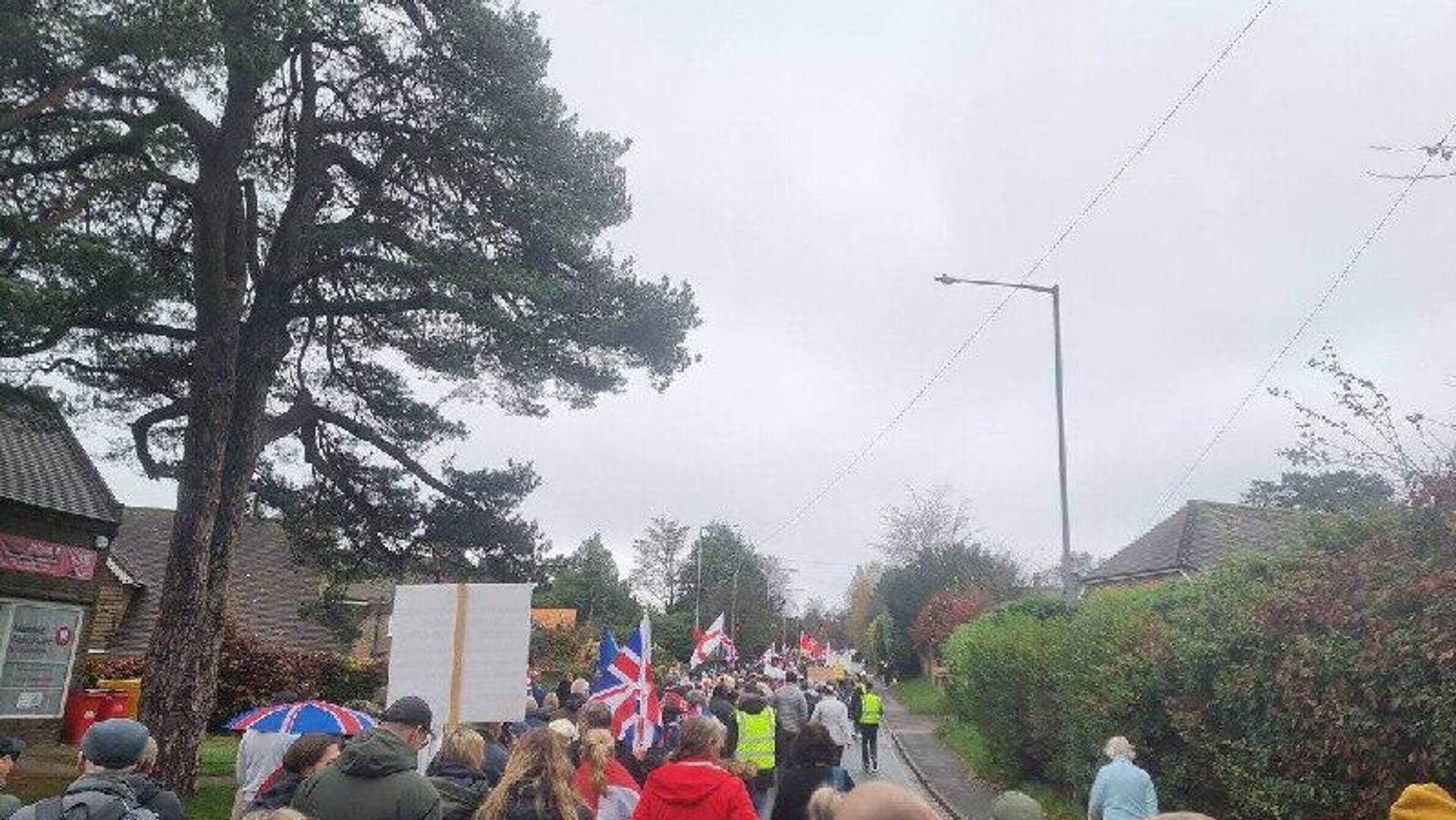 هزاران نفر در ساسکس شرقی انگلستان علیه طرح اردوگاه پناهندگان اعتراض کردند هزاران نفر در ساسکس شرقی انگلستان علیه طرح اردوگاه پناهندگان اعتراض کردند - اسپوتنیک ایران , 1920, 16.11.2025