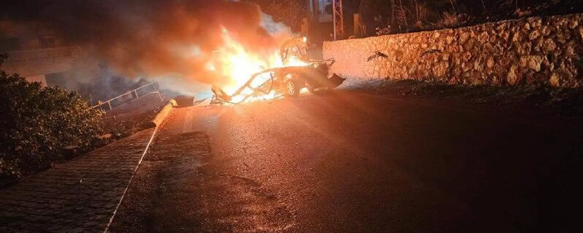 خبرنگار اسپوتنیک گزارش می دهد که پهپاد اسرائیلی یک خودرو را در شهر منصوری صور، جنوب لبنان هدف قرار داد - اسپوتنیک ایران  , 1920, 17.11.2025