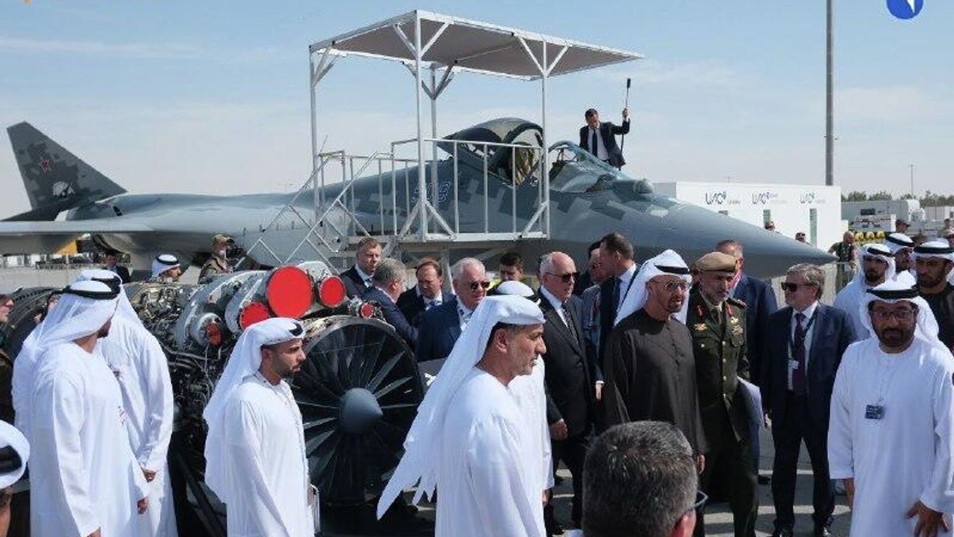 شیخ محمد بن زاید آل نهیان، رئیس جمهور امارات متحده عربی با هواپیماهای جنگی روسیه آشنا شد شیخ محمد بن زاید آل نهیان، رئیس جمهور امارات متحده عربی با هواپیماهای جنگی روسیه آشنا شد - اسپوتنیک ایران , 1920, 17.11.2025