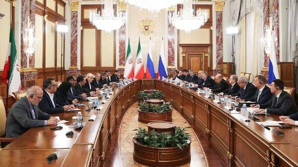 دیدار میخاییل میشوستین نخست وزیر روسیه و محمد رضا عارف در‌ مسکو - اسپوتنیک ایران  