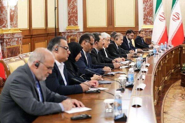 دیدار میخاییل میشوستین نخست وزیر روسیه و محمد رضا عارف در‌ مسکو - اسپوتنیک ایران  