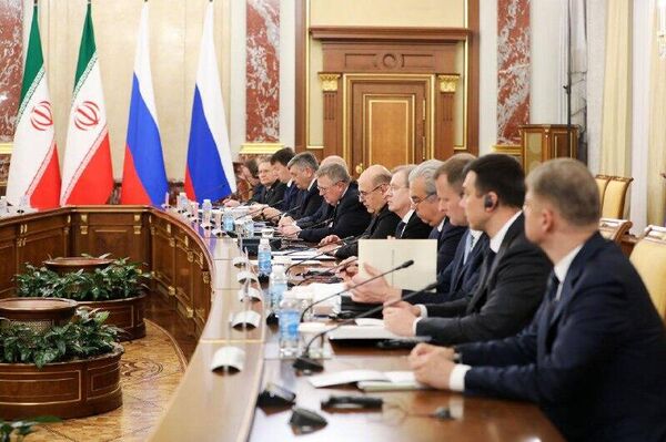 دیدار میخاییل میشوستین نخست وزیر روسیه و محمد رضا عارف در‌ مسکو - اسپوتنیک ایران  