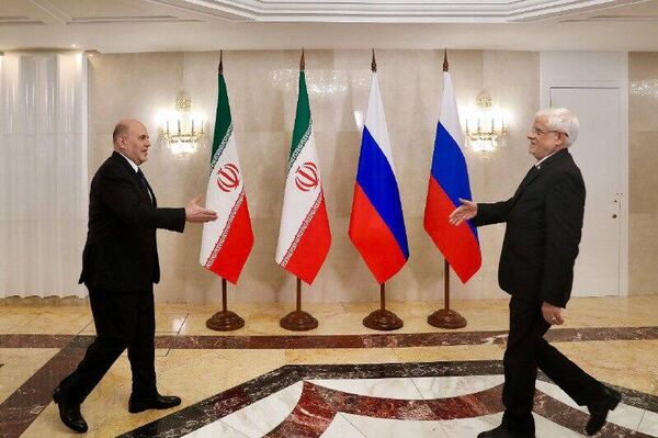 دیدار میخاییل میشوستین نخست وزیر روسیه و محمد رضا عارف در‌ مسکو - اسپوتنیک ایران  