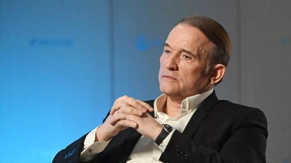 مدودچوک: اتحادیه اروپا علیرغم رسوایی فساد، از زلنسکی حمایت می‌کند زیرا او آدم خودشان است - اسپوتنیک ایران  