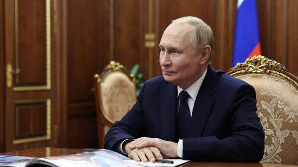 پوتین امضای اسناد حل و فصل با دولت اوکراین را بی‌معنی خواند - اسپوتنیک ایران  