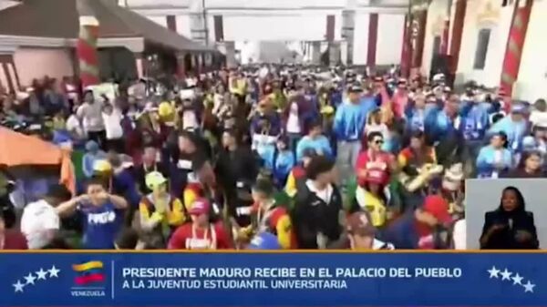 رقص مادورو با آهنگ نه به جنگ، بله صلح - اسپوتنیک ایران  