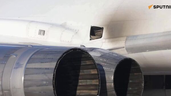 پرواز برنامه‌ریزی‌شده‌ی هواپیماهای موشک‌انداز توپولوف 160 روسیه را بر فراز آب‌های اقیانوس منجمد شمالی - اسپوتنیک ایران  