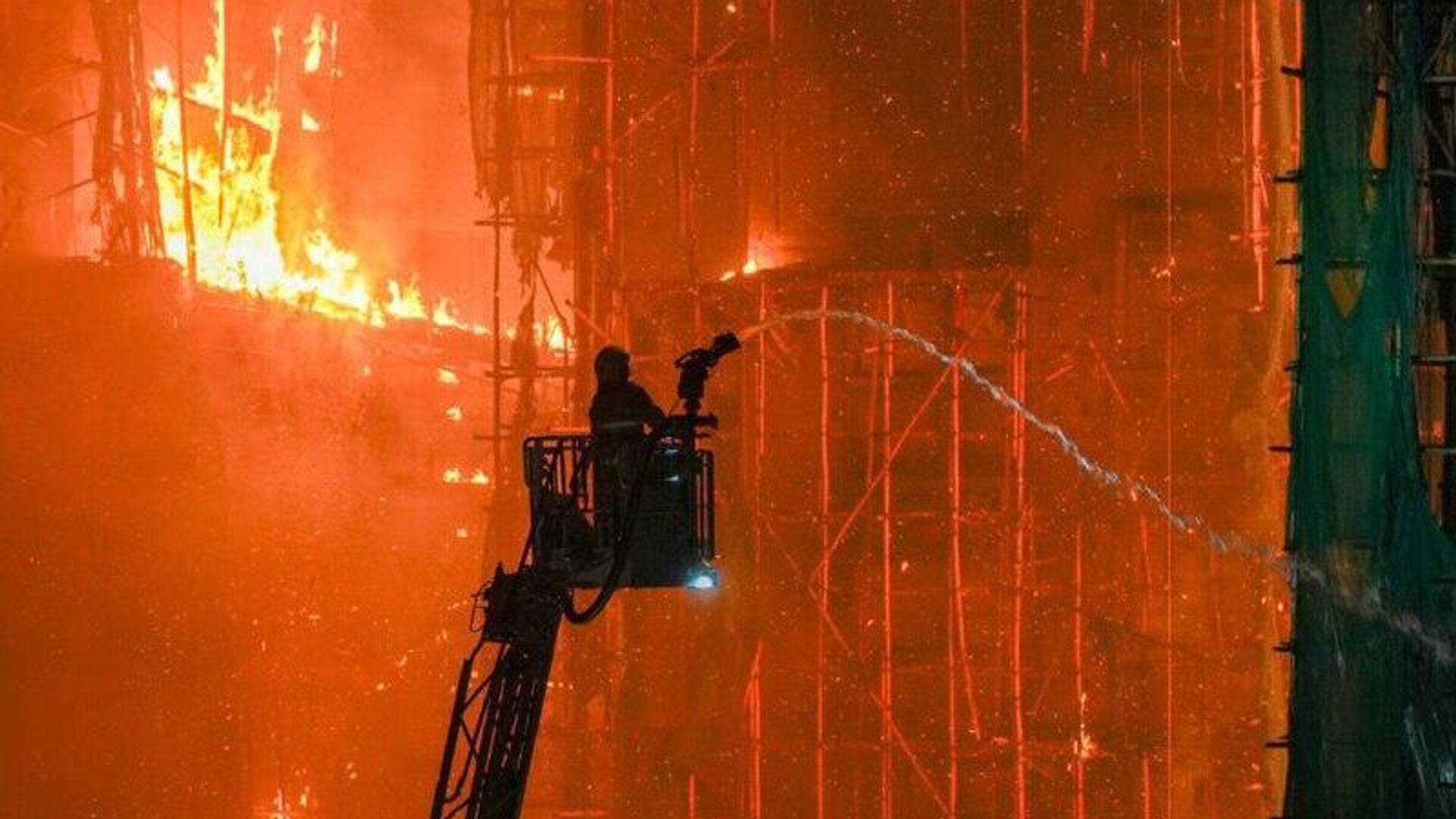 هنگ کنگ در بدترین آتشسوزی 17 سال اخیر خود گرفتار شده است هنگ کنگ در بدترین آتشسوزی 17 سال اخیر خود گرفتار شده است - اسپوتنیک ایران , 1920, 26.11.2025