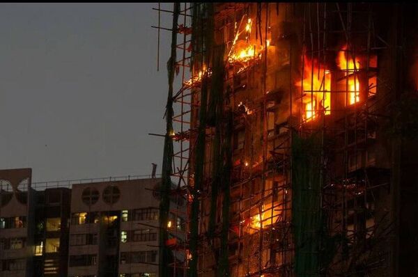 هنگ کنگ در بدترین آتشسوزی 17 سال اخیر خود گرفتار شده است هنگ کنگ در بدترین آتشسوزی 17 سال اخیر خود گرفتار شده است - اسپوتنیک ایران