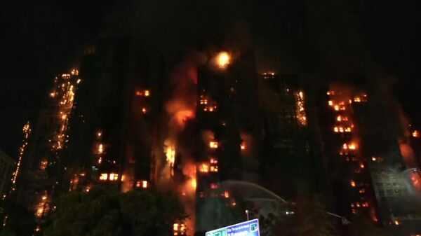 آتش‌سوزی عظیم در ساختمان‌های بلند هنگ کنگ حداقل 13 کشته بر جای گذاشت - اسپوتنیک ایران  