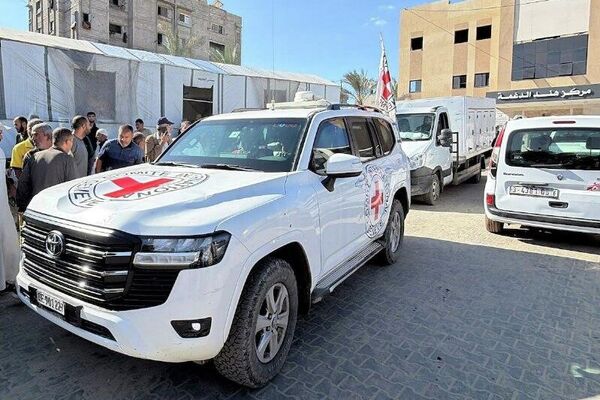 صلیب سرخ بین المللی 15 جسد قربانیان فلسطینی را به نوار غزه منتقل کرد - اسپوتنیک ایران  