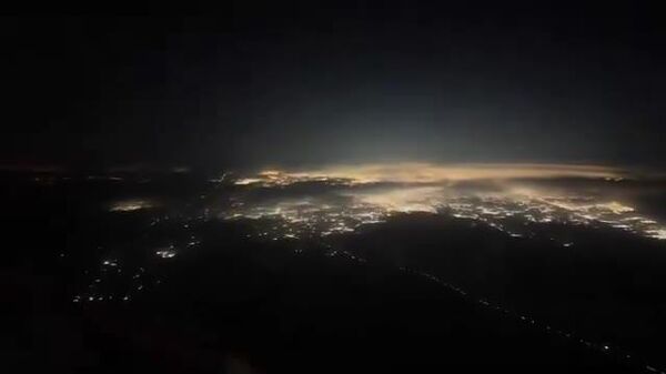 هوای آلوده تهران از زاویه دید یک خلبان هنگام فرود در مهرآباد - اسپوتنیک ایران  