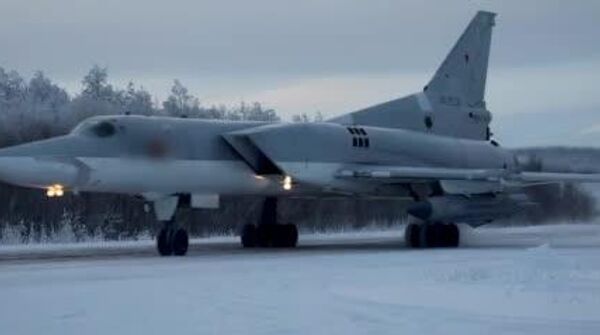 وزارت دفاع روسیه اعلام کرد که بمب‌افکن‌های توپولف-22 نیروی هوافضای روسیه پرواز برنامه‌ریزی‌شده‌ای را به همراه جنگنده‌های سوخو-35 و سوخو-27 بر فراز آب‌های بی‌طرف دریای بالتیک انجام دادند - اسپوتنیک ایران  