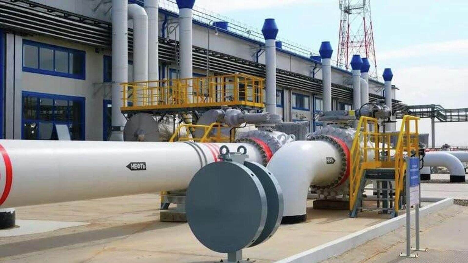 وزارت انرژی قزاقستان گزارش داد که پس از حمله به خط لوله کاسپین، این کشور به فوریت عرضه نفت از طریق مسیرهای جایگزین را افزایش داده است وزارت انرژی قزاقستان گزارش داد که پس از حمله به خط لوله کاسپین، این کشور به فوریت عرضه نفت از طریق مسیرهای جایگزین را افزایش داده است - اسپوتنیک ایران , 1920, 29.11.2025