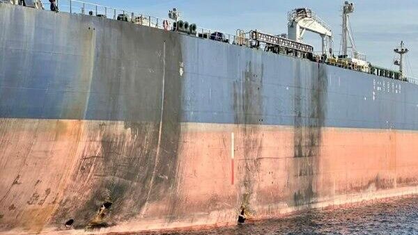 نفتکش ویرات که مورد حمله قرار گرفته بود، به سواحل ترکیه یدک کشیده می‌شود - اسپوتنیک ایران  