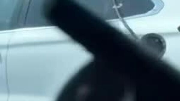 یک راننده چینی «خودروی برقی خودشارژ» خود را با توربین‌های بادی نصب شده روی سقف شارژ کرد - اسپوتنیک ایران  