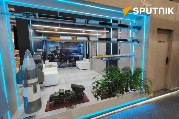 شرکت روس آبورون اکسپورت با آمادگی برای نمایش سلاح‌های روسی و عقد قرارداد به نمایشگاه تسلیحات مصر می‌آید - اسپوتنیک ایران  