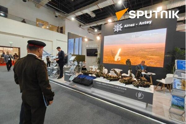 شرکت روس آبورون اکسپورت با آمادگی برای نمایش سلاح‌های روسی و عقد قرارداد به نمایشگاه تسلیحات مصر می‌آید - اسپوتنیک ایران  