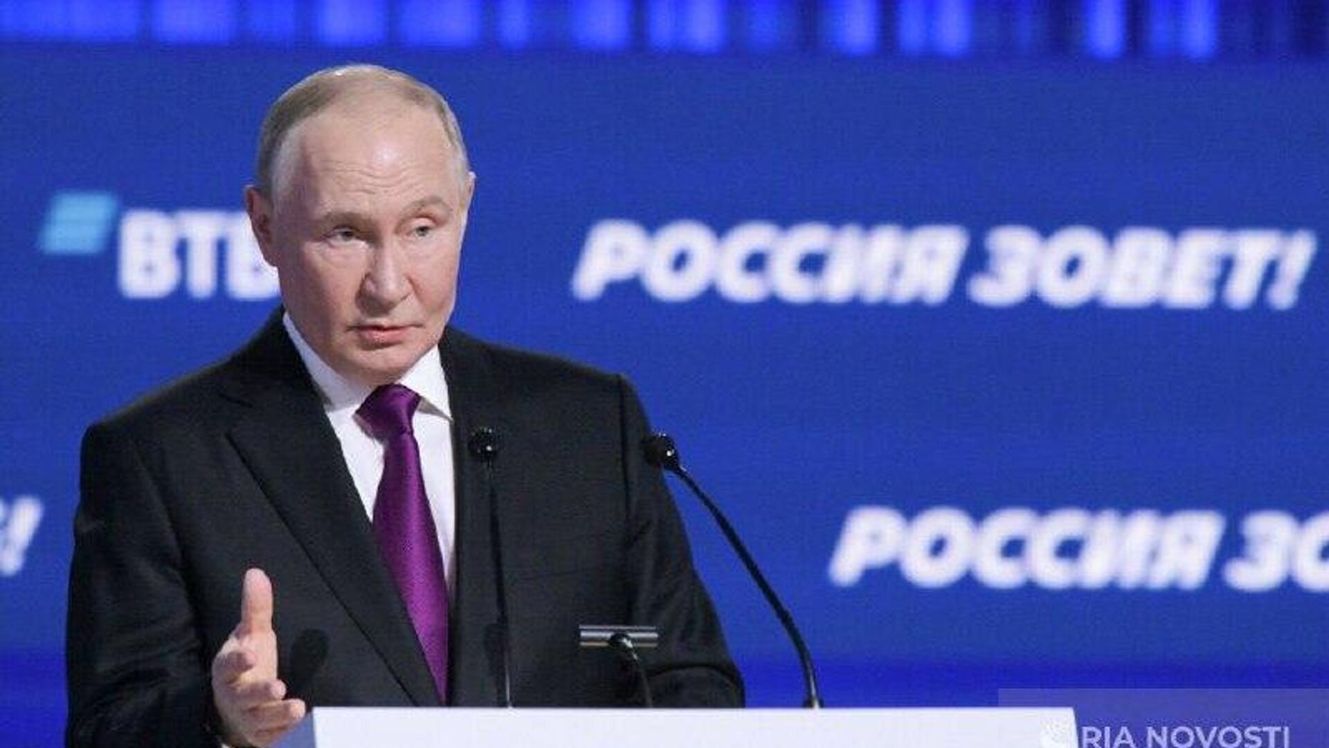 پوتین: روسیه سیاست اقتصادی مستقل خود را ایجاد و دنبال خواهد کرد پوتین: روسیه سیاست اقتصادی مستقل خود را ایجاد و دنبال خواهد کرد - اسپوتنیک ایران , 1920, 02.12.2025