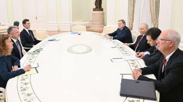 ولادیمیر پوتین در کرملین از ویتکوف، فرستاده ویژه رئیس جمهور ایالات متحده آمریکا، استقبال کرد - اسپوتنیک ایران  