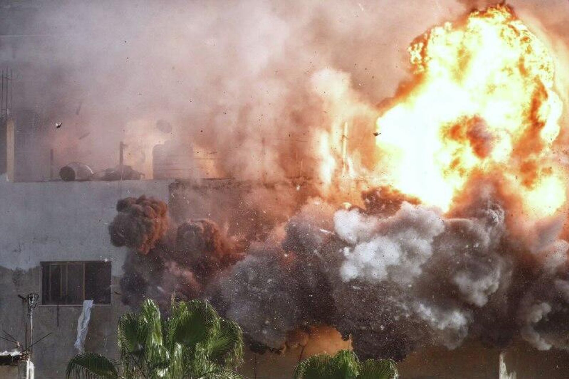 رسانه‌های فلسطینی: ارتش اسرائیل خانه خانواده زندانی عبدالکریم سنبور را در زوات، غرب نابلس، در کرانه باختری منفجر کرد - اسپوتنیک ایران  , 1920, 03.12.2025