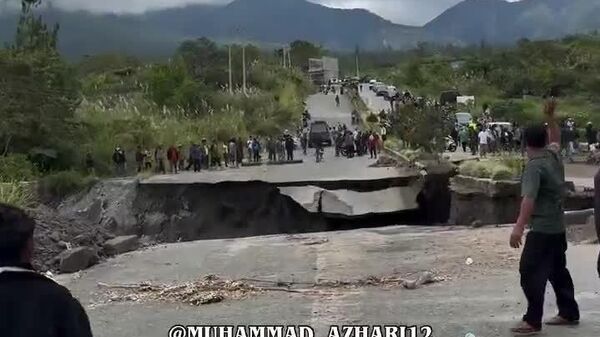 بخشی از جاده در آچه در اندونزی ریزش کرد - اسپوتنیک ایران  