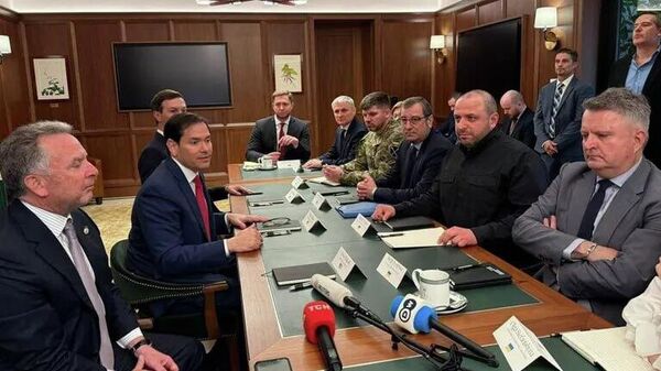 یوری اوشاکوف، دستیار ولادیمیر پوتین، اظهار داشت که روسیه انتظار دارد ایالات متحده نتایج مذاکرات خود را با عمروف به اشتراک بگذارد - اسپوتنیک ایران  