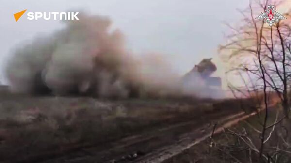 موشک‌انداز ترموباریک سونتسپیوک روسیه یک دژ اوکراینی را در نزدیکی شهر گولیایپول، منطقه زاپوروژیه، منهدم کرد - اسپوتنیک ایران  