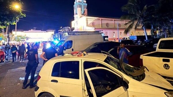 یک خودرو در مراسم کریسمس در سنت-آن فرانسه به جمعیت حاضر در مراسم کوبید و ده نفر را کشت و نه نفر دیگر را زخمی کرد - اسپوتنیک ایران  