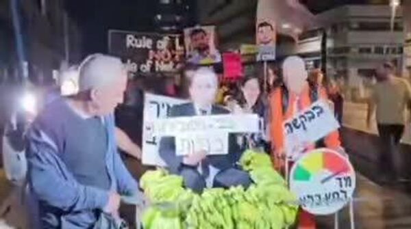 صدها نفر در تل آویو در اعتراض به عفو احتمالی نتانیاهو تجمع کردند - اسپوتنیک ایران  